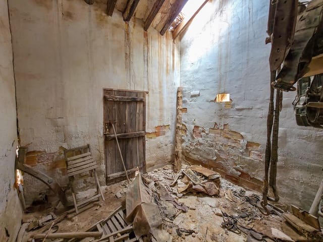 3 soveværelse Finca/Landehus til salg i Pinoso med swimmingpool - € 99.950 (Ref: 8941858)