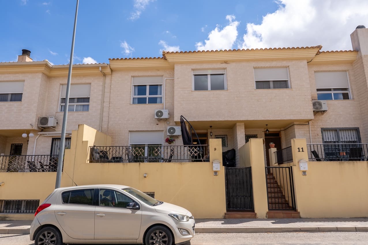 3 soverom Hus til salgs i Pinoso med svømmebasseng - € 149 995 (Ref: 8971392)