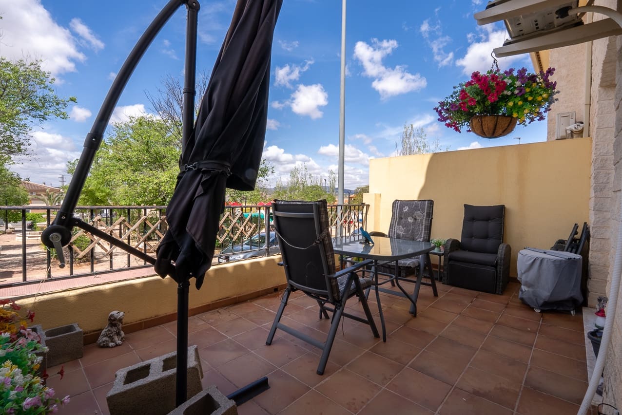 3 soverom Hus til salgs i Pinoso med svømmebasseng - € 149 995 (Ref: 8971392)