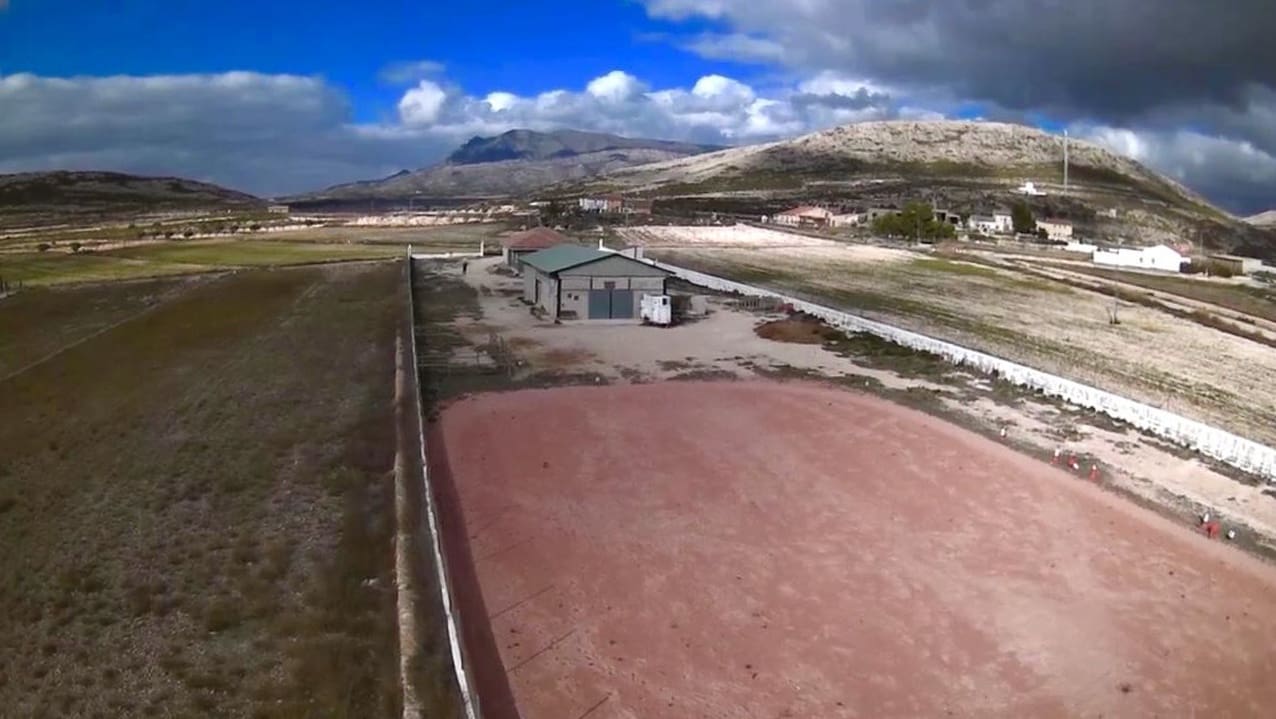 3 bedroom Villa for sale in Pinoso with pool - € 510,000 (Ref: 8981123)