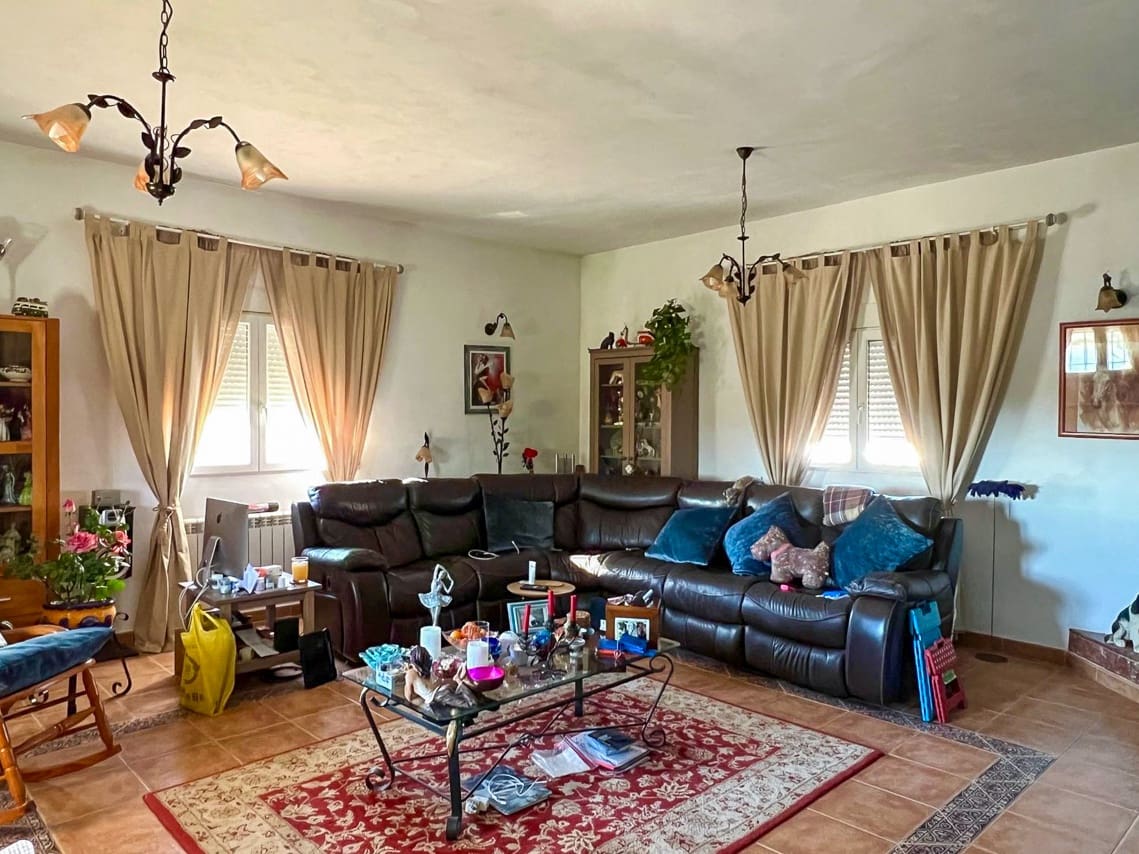 3 bedroom Villa for sale in Pinoso with pool - € 510,000 (Ref: 8981123)