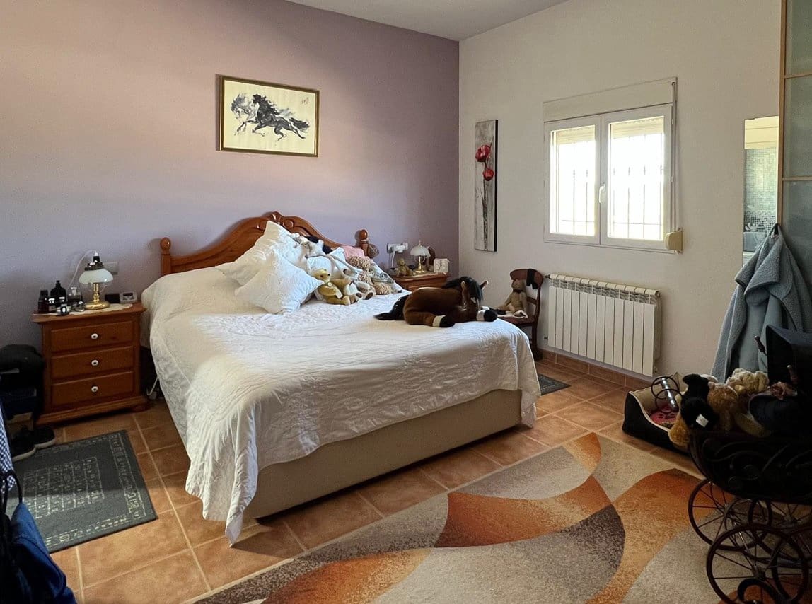 3 bedroom Villa for sale in Pinoso with pool - € 485,000 (Ref: 8981123)