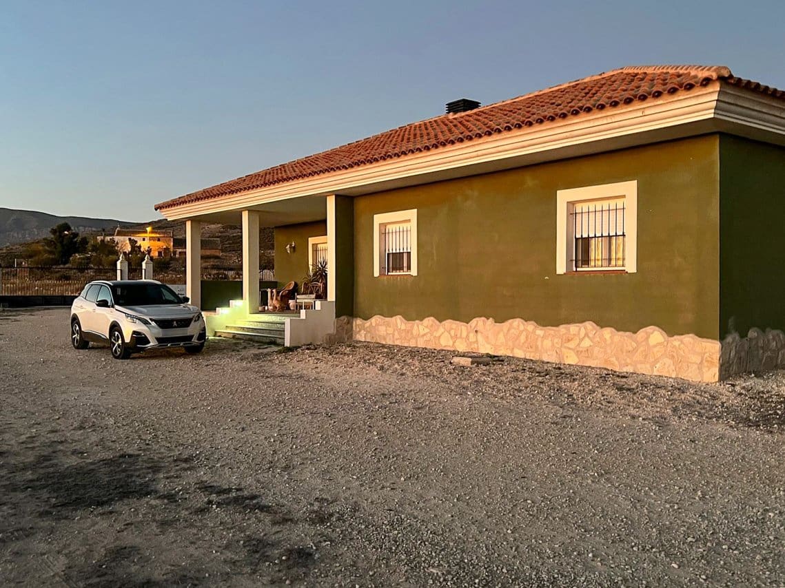 3 bedroom Villa for sale in Pinoso with pool - € 485,000 (Ref: 8981123)