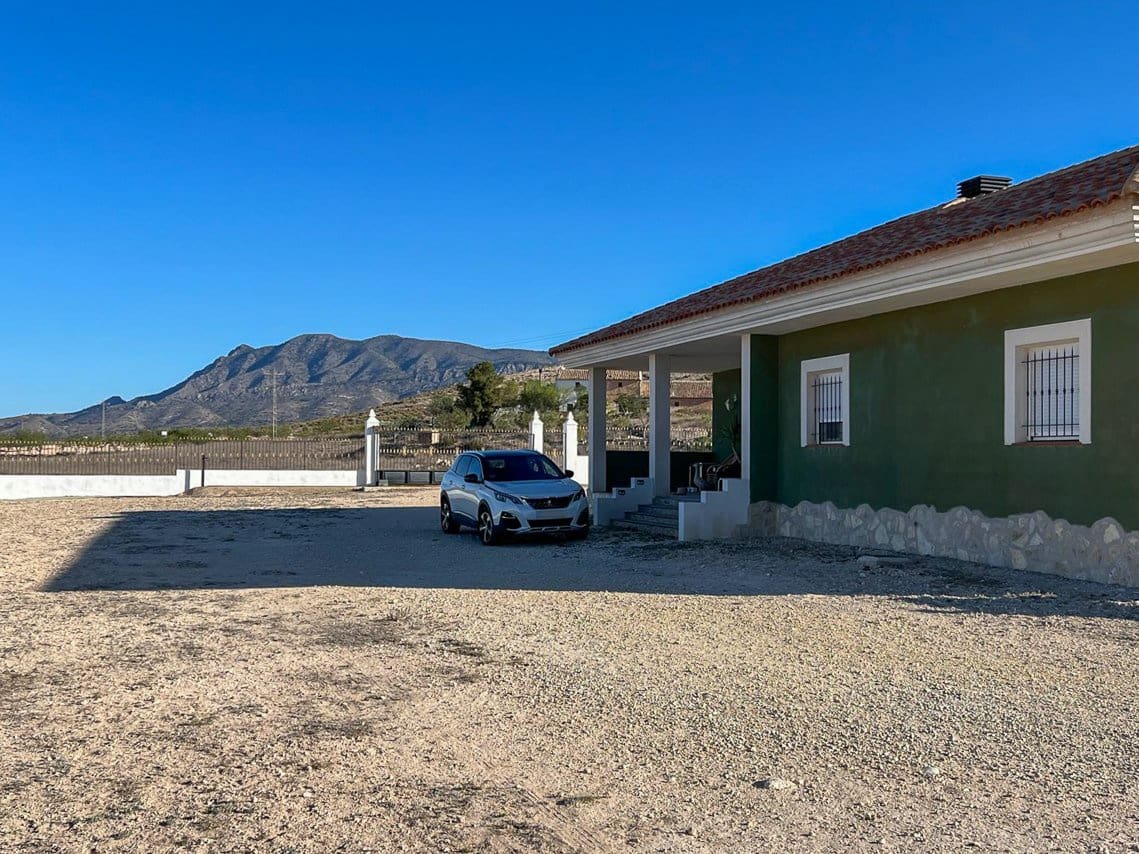 3 bedroom Villa for sale in Pinoso with pool - € 485,000 (Ref: 8981123)
