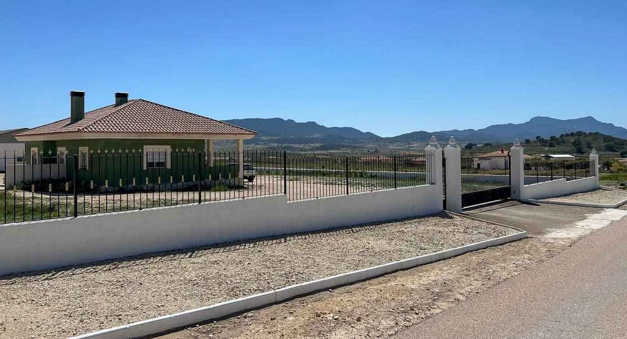 3 bedroom Villa for sale in Pinoso with pool - € 485,000 (Ref: 8981123)