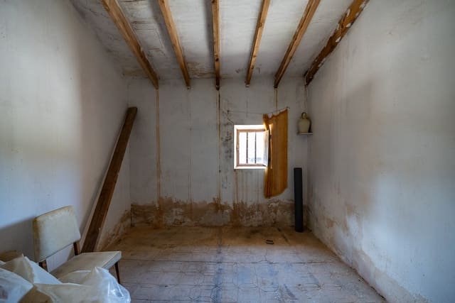 2 bedroom Cave House for sale in Raspay, Yecla with pool - € 46,000 (Ref: 9004078)