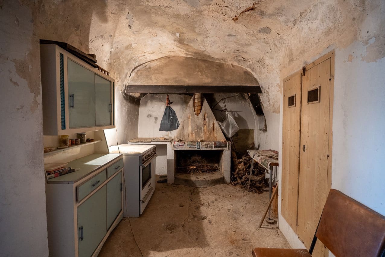 2 bedroom Cave House for sale in Raspay with pool - € 46,000 (Ref: 9004078)