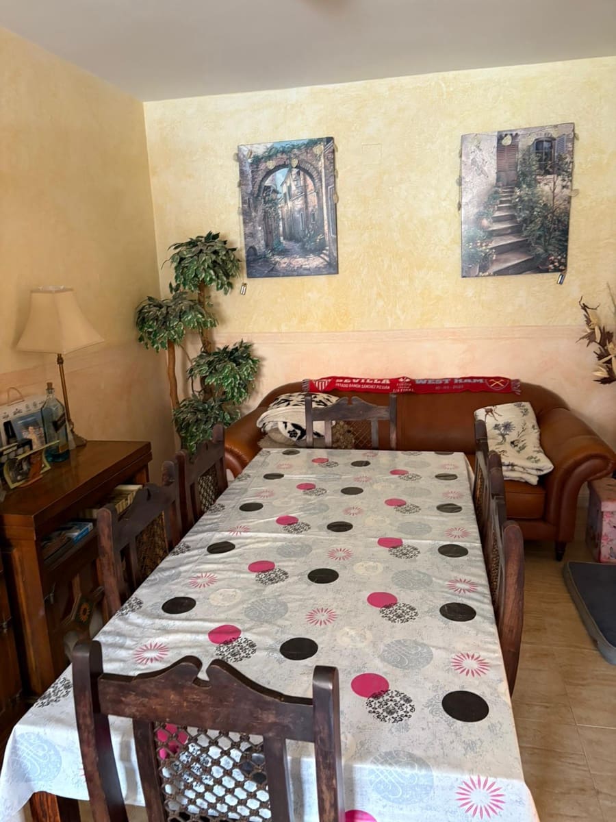 4 bedroom Townhouse for sale in Pinoso with pool - € 175,000 (Ref: 9043837)