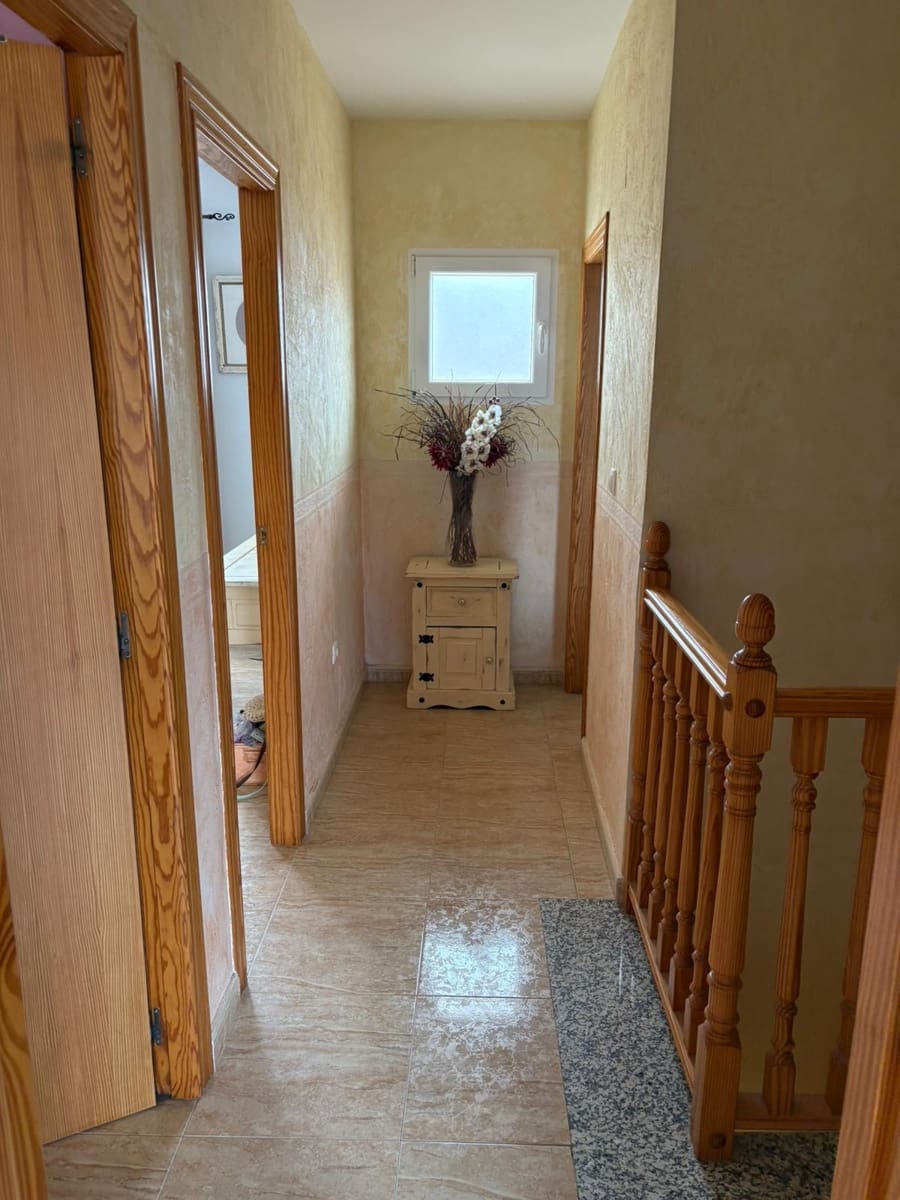 4 bedroom Townhouse for sale in Pinoso with pool - € 175,000 (Ref: 9043837)