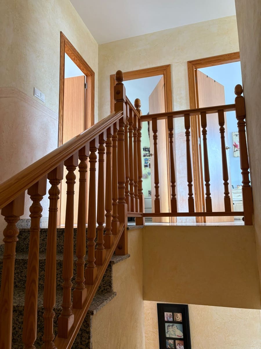 4 bedroom Townhouse for sale in Pinoso with pool - € 175,000 (Ref: 9043837)