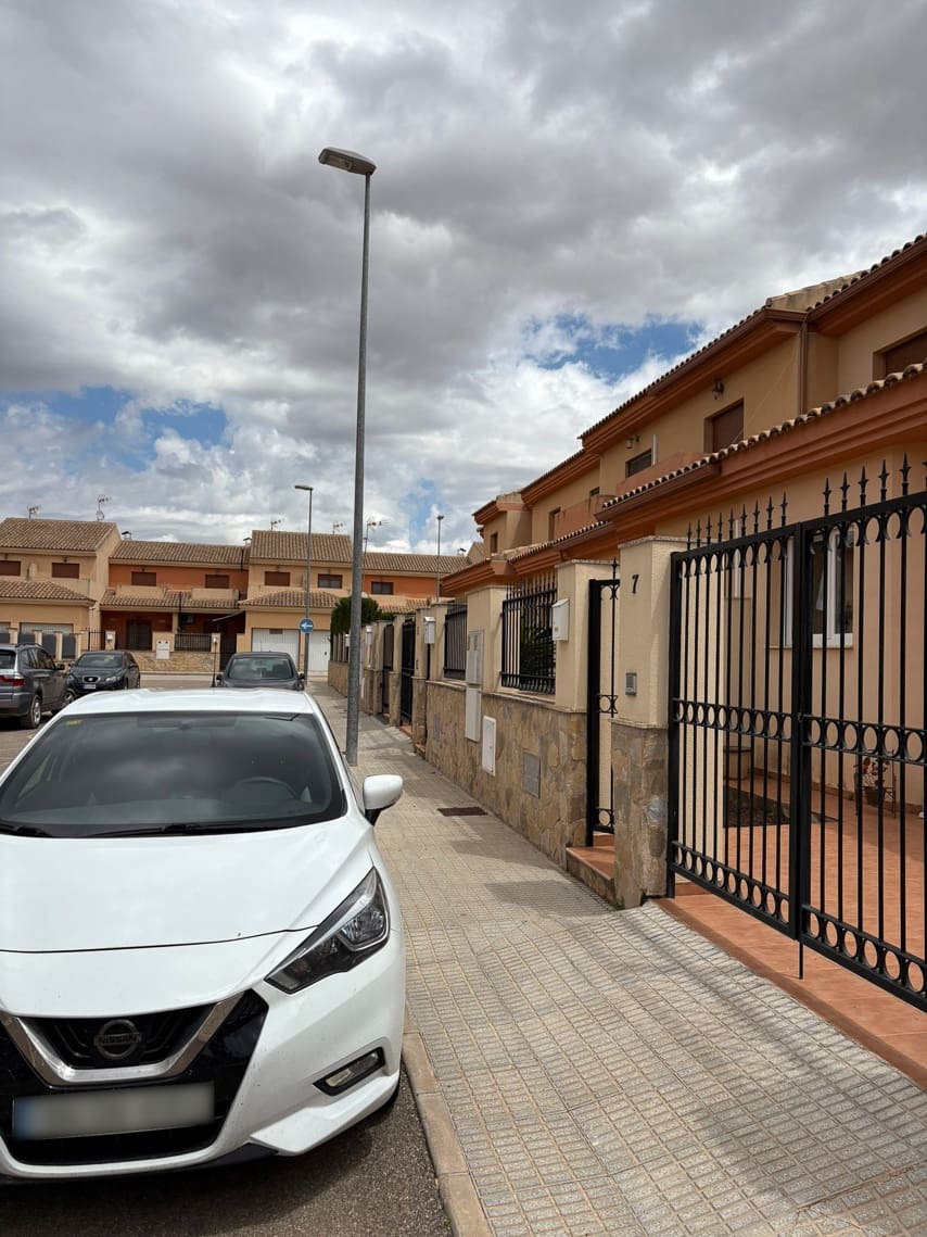 4 bedroom Townhouse for sale in Pinoso with pool - € 175,000 (Ref: 9043837)