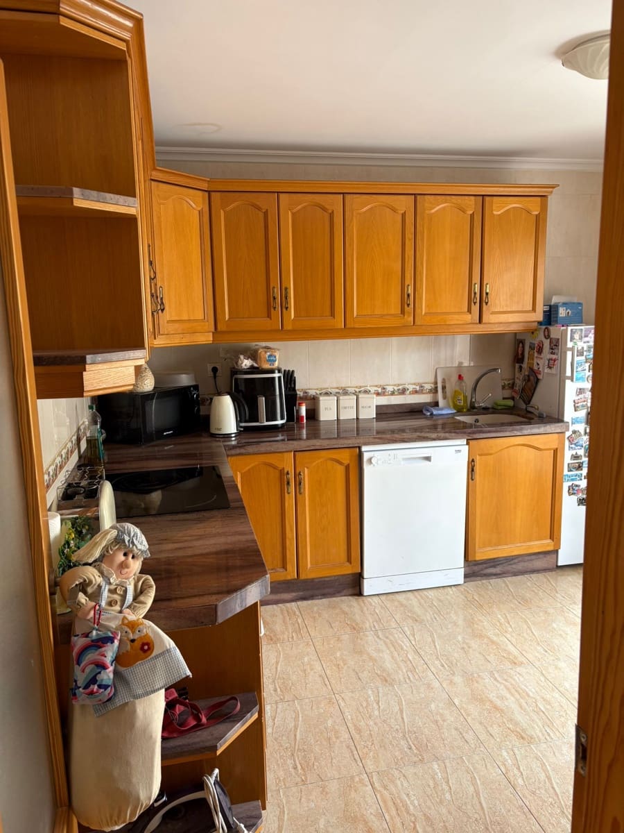 4 bedroom Townhouse for sale in Pinoso with pool - € 175,000 (Ref: 9043837)