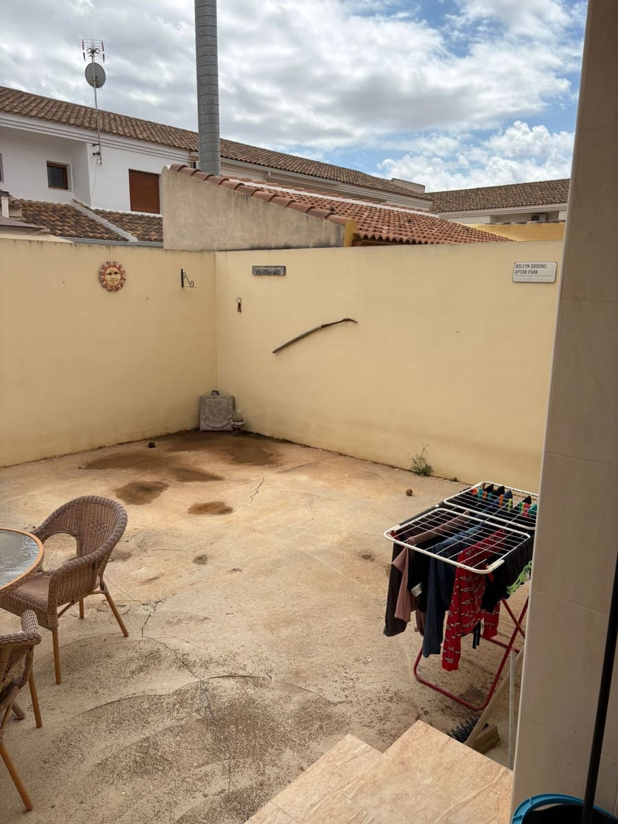 4 bedroom Townhouse for sale in Pinoso with pool - € 175,000 (Ref: 9043837)