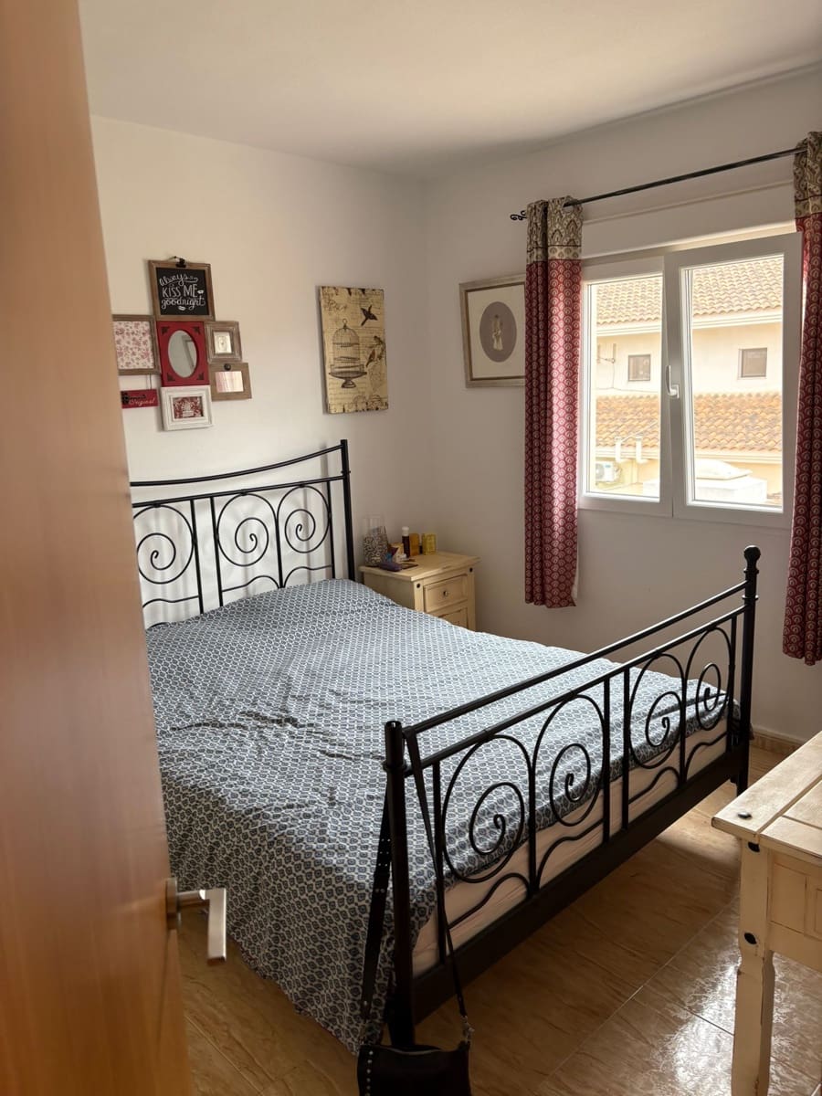 4 bedroom Townhouse for sale in Pinoso with pool - € 175,000 (Ref: 9043837)