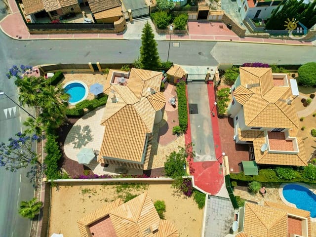 4 soveværelse Villa til salg i Muchamiel / Mutxamel med swimmingpool - € 465.000 (Ref: 9049672)