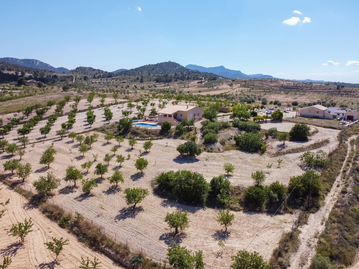 Chalet de 3 habitaciones en Abanilla en venta con piscina - 239.000 € (Ref: 9058541)