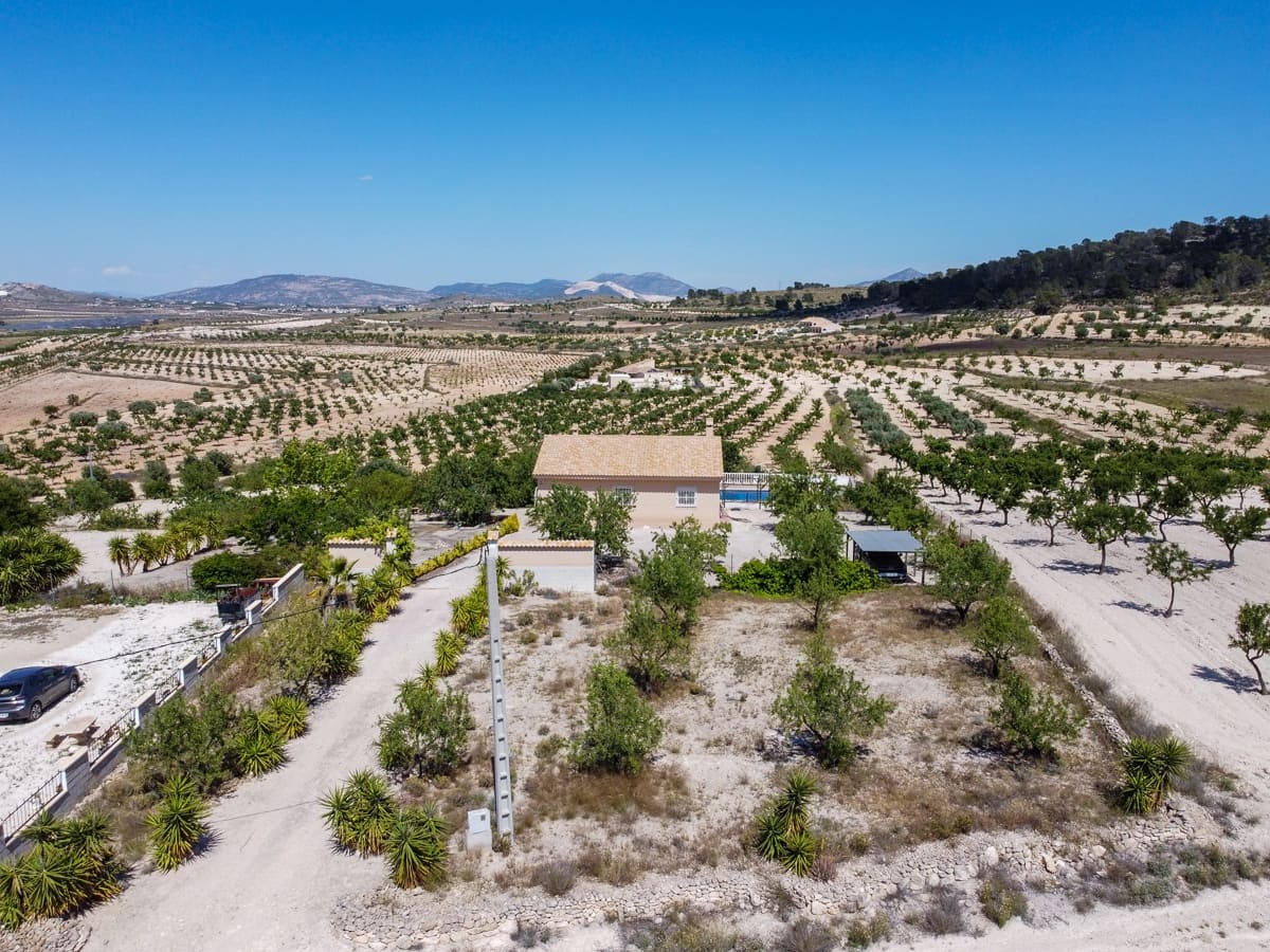 Chalet de 3 habitaciones en Abanilla en venta con piscina - 239.000 € (Ref: 9058541)