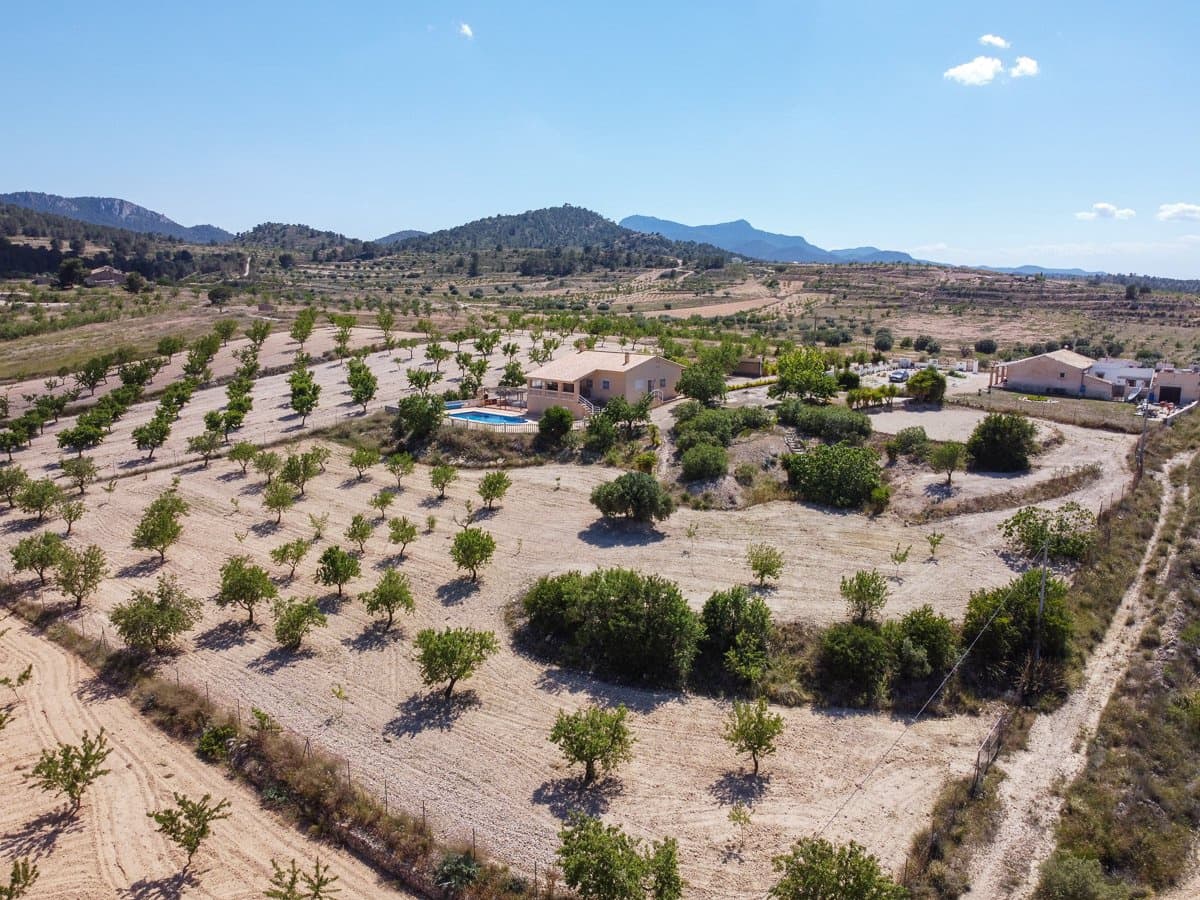 3 bedroom Villa for sale in Abanilla with pool - € 239,000 (Ref: 9058541)