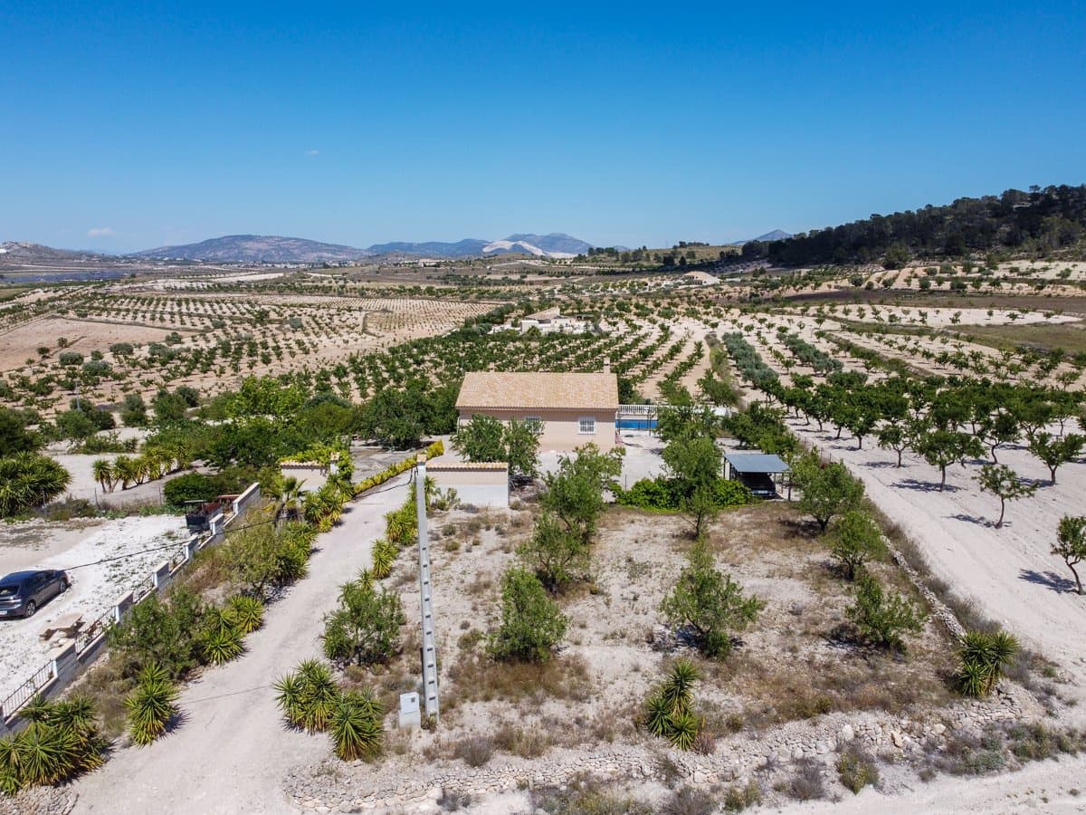 3 bedroom Villa for sale in Abanilla with pool - € 239,000 (Ref: 9058541)