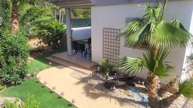 3 bedroom Villa for sale in Finestrat with pool - € 625,000 (Ref: 9076661)