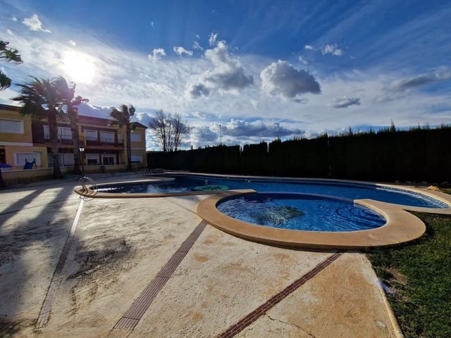 2 sovrum Lägenhet till salu i Ubeda, Pinoso med pool - 107 000 € (Ref: 9096968)