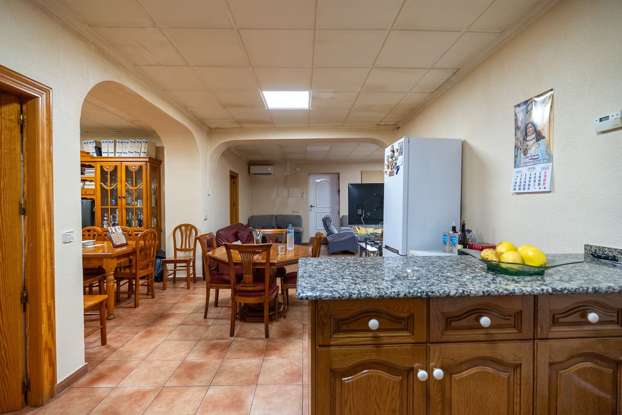 3 soveværelse Finca/Landehus til salg i Yecla med swimmingpool - € 210.000 (Ref: 9160353)