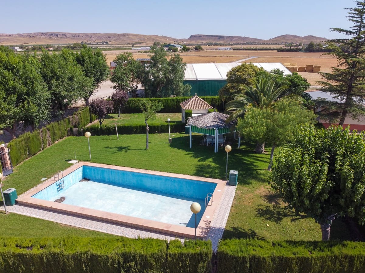 3 soveværelse Finca/Landehus til salg i Yecla med swimmingpool - € 210.000 (Ref: 9160353)