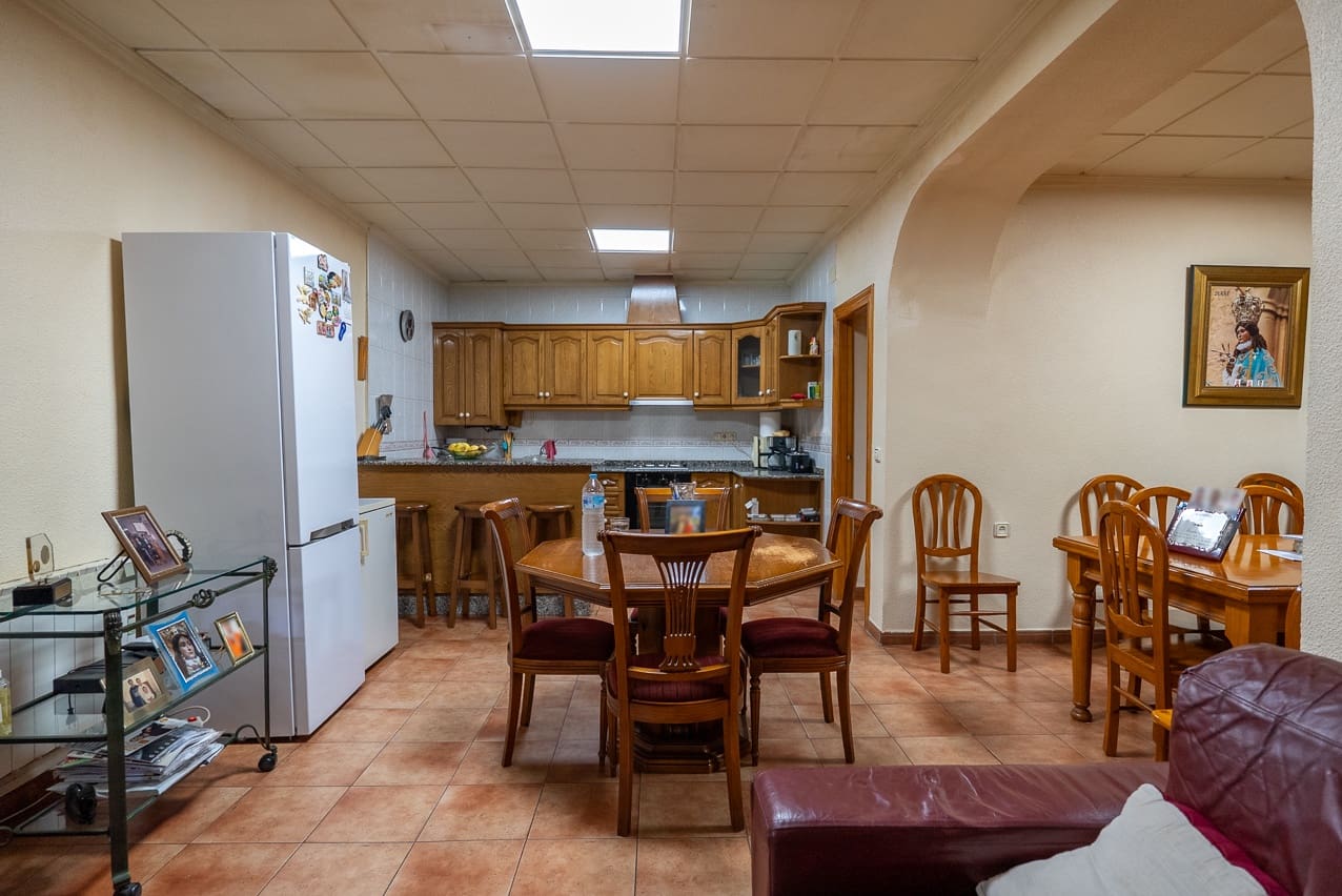 3 soveværelse Finca/Landehus til salg i Yecla med swimmingpool - € 210.000 (Ref: 9160353)