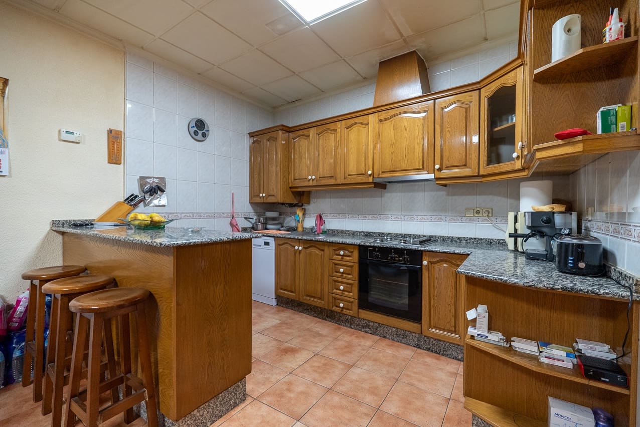 3 soveværelse Finca/Landehus til salg i Yecla med swimmingpool - € 210.000 (Ref: 9160353)