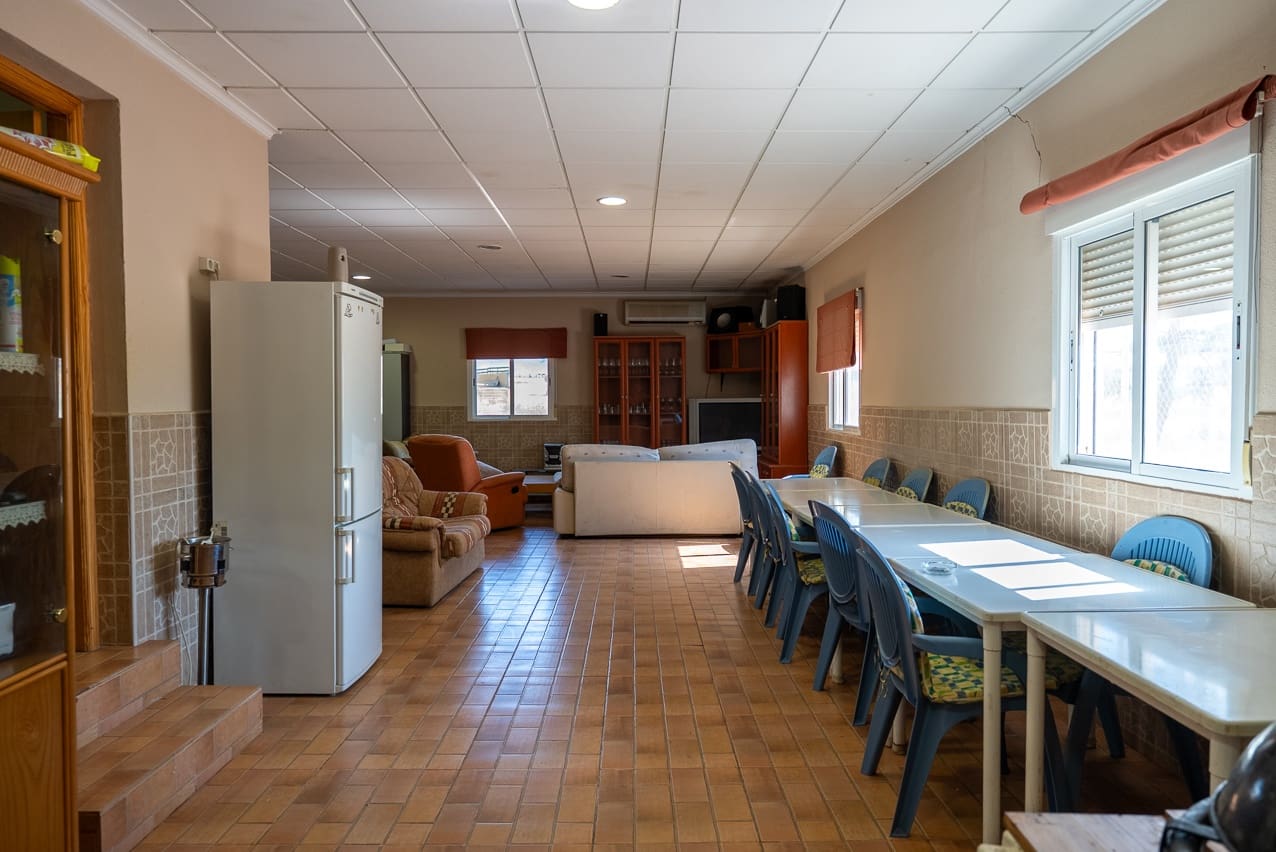 3 soveværelse Finca/Landehus til salg i Yecla med swimmingpool - € 210.000 (Ref: 9160353)