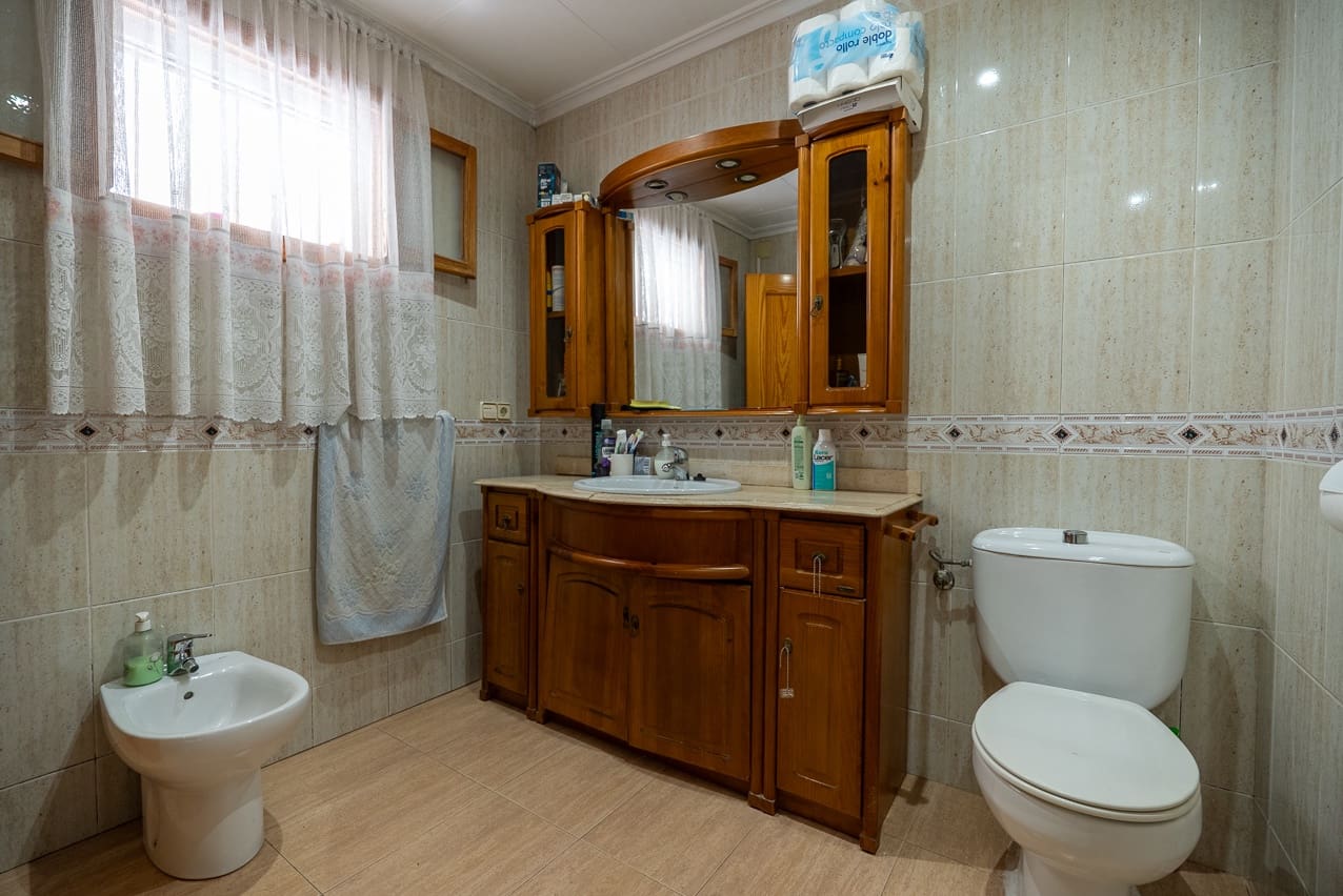 3 soveværelse Finca/Landehus til salg i Yecla med swimmingpool - € 210.000 (Ref: 9160353)