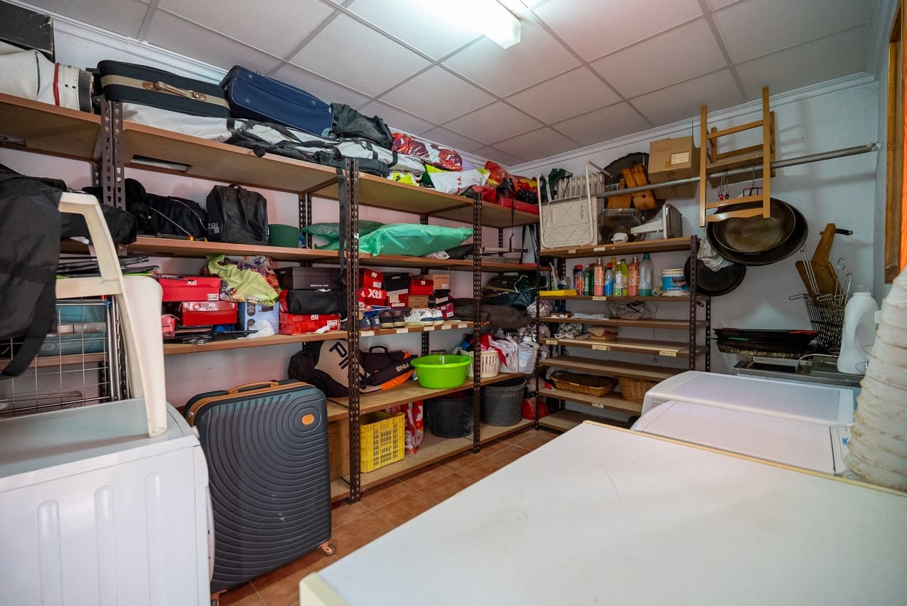 3 soveværelse Finca/Landehus til salg i Yecla med swimmingpool - € 210.000 (Ref: 9160353)