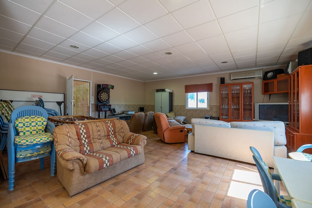 3 soveværelse Finca/Landehus til salg i Yecla med swimmingpool - € 210.000 (Ref: 9160353)