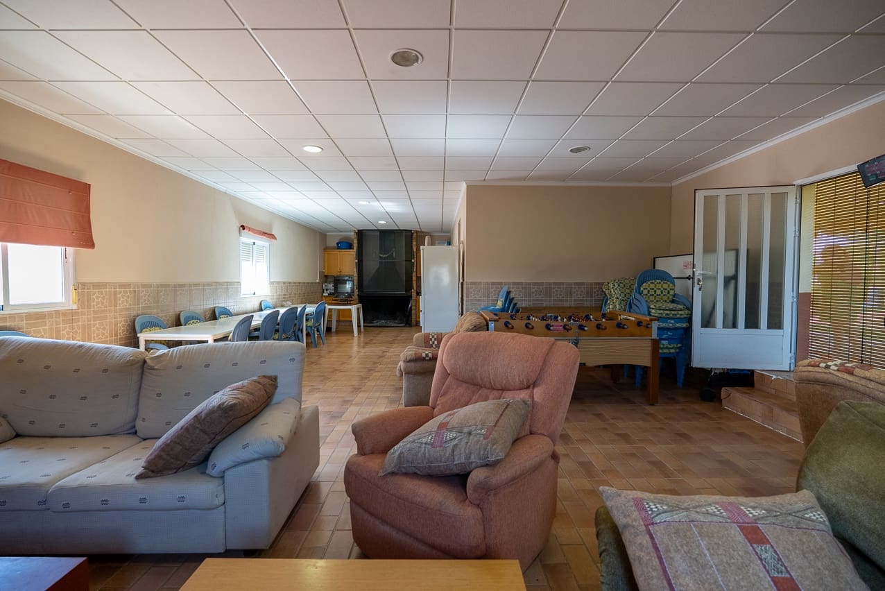 3 soveværelse Finca/Landehus til salg i Yecla med swimmingpool - € 210.000 (Ref: 9160353)