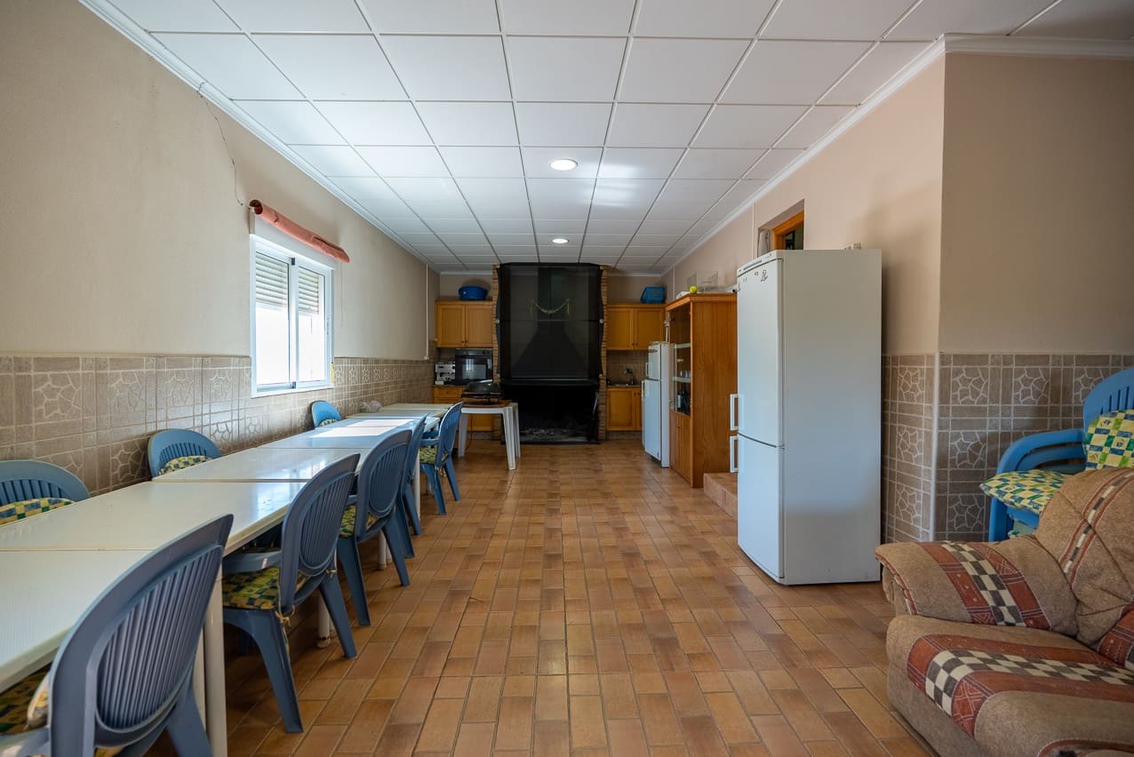 3 soveværelse Finca/Landehus til salg i Yecla med swimmingpool - € 210.000 (Ref: 9160353)