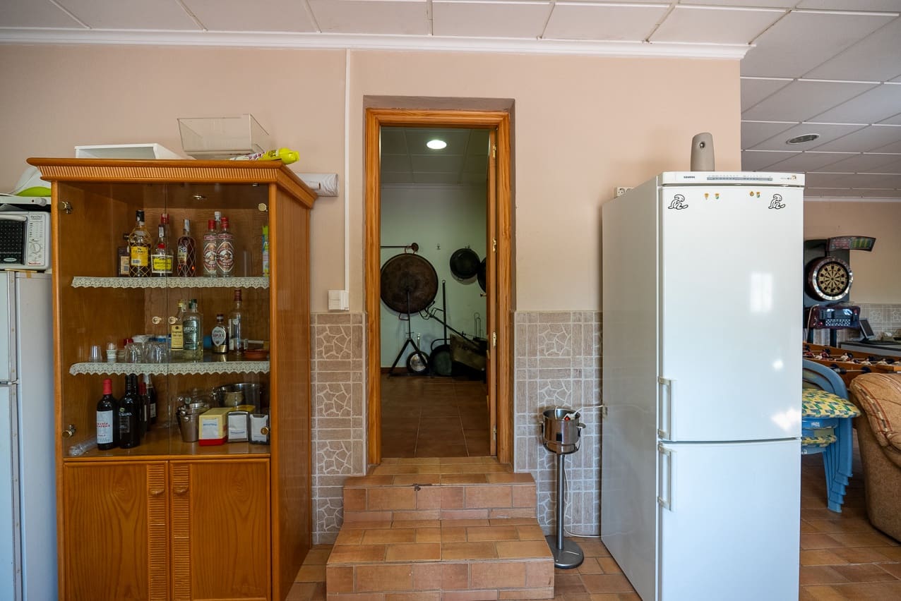 3 soveværelse Finca/Landehus til salg i Yecla med swimmingpool - € 210.000 (Ref: 9160353)