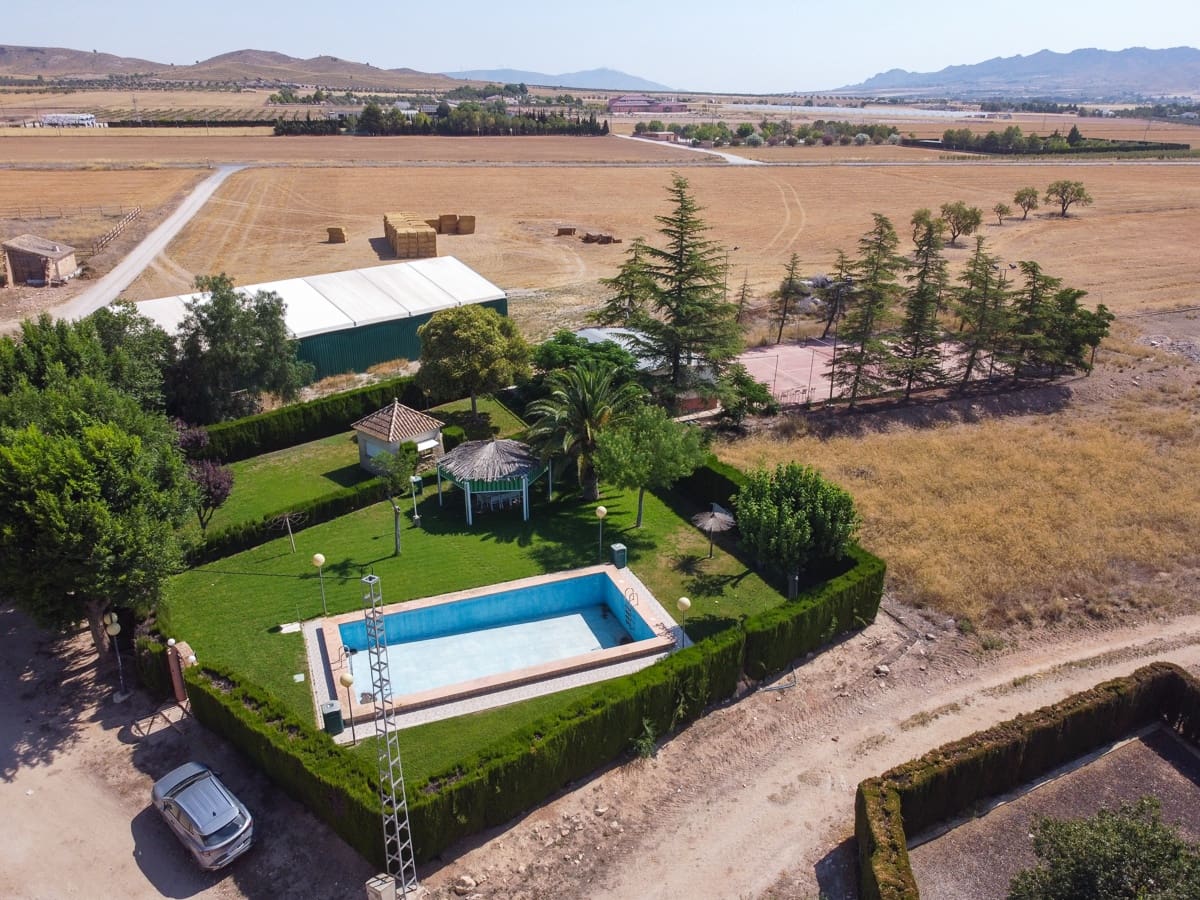 3 soveværelse Finca/Landehus til salg i Yecla med swimmingpool - € 210.000 (Ref: 9160353)