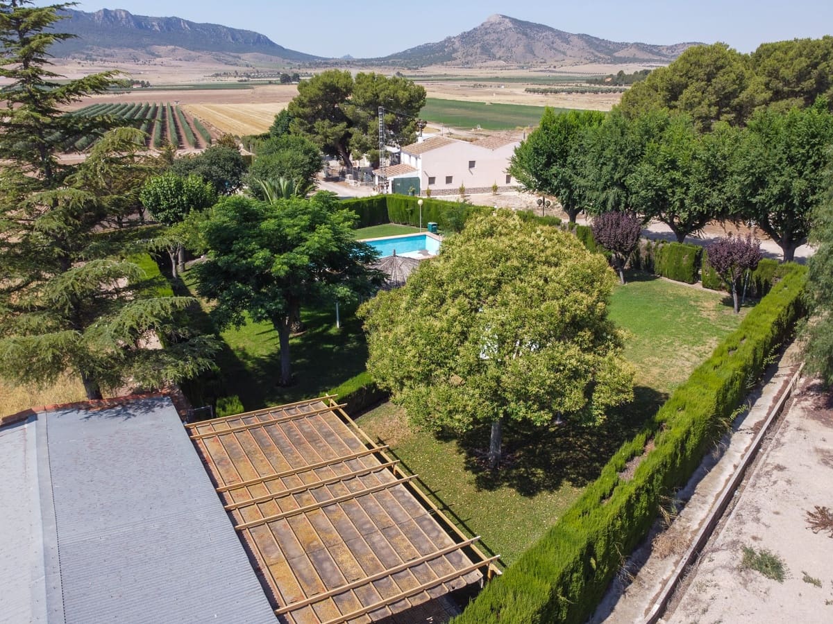 3 soveværelse Finca/Landehus til salg i Yecla med swimmingpool - € 210.000 (Ref: 9160353)