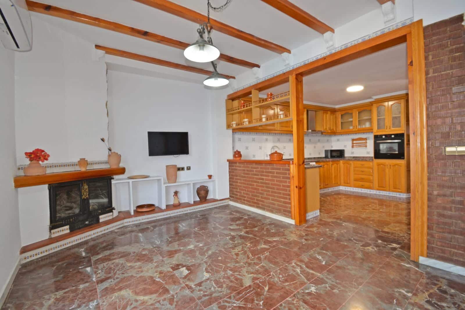 4 soveværelse Byhus til salg i Sax med swimmingpool - € 249.000 (Ref: 9194269)