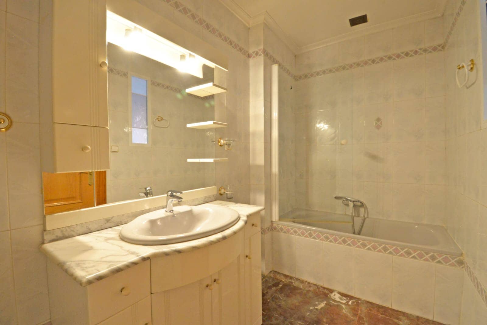 4 soveværelse Byhus til salg i Sax med swimmingpool - € 249.000 (Ref: 9194269)