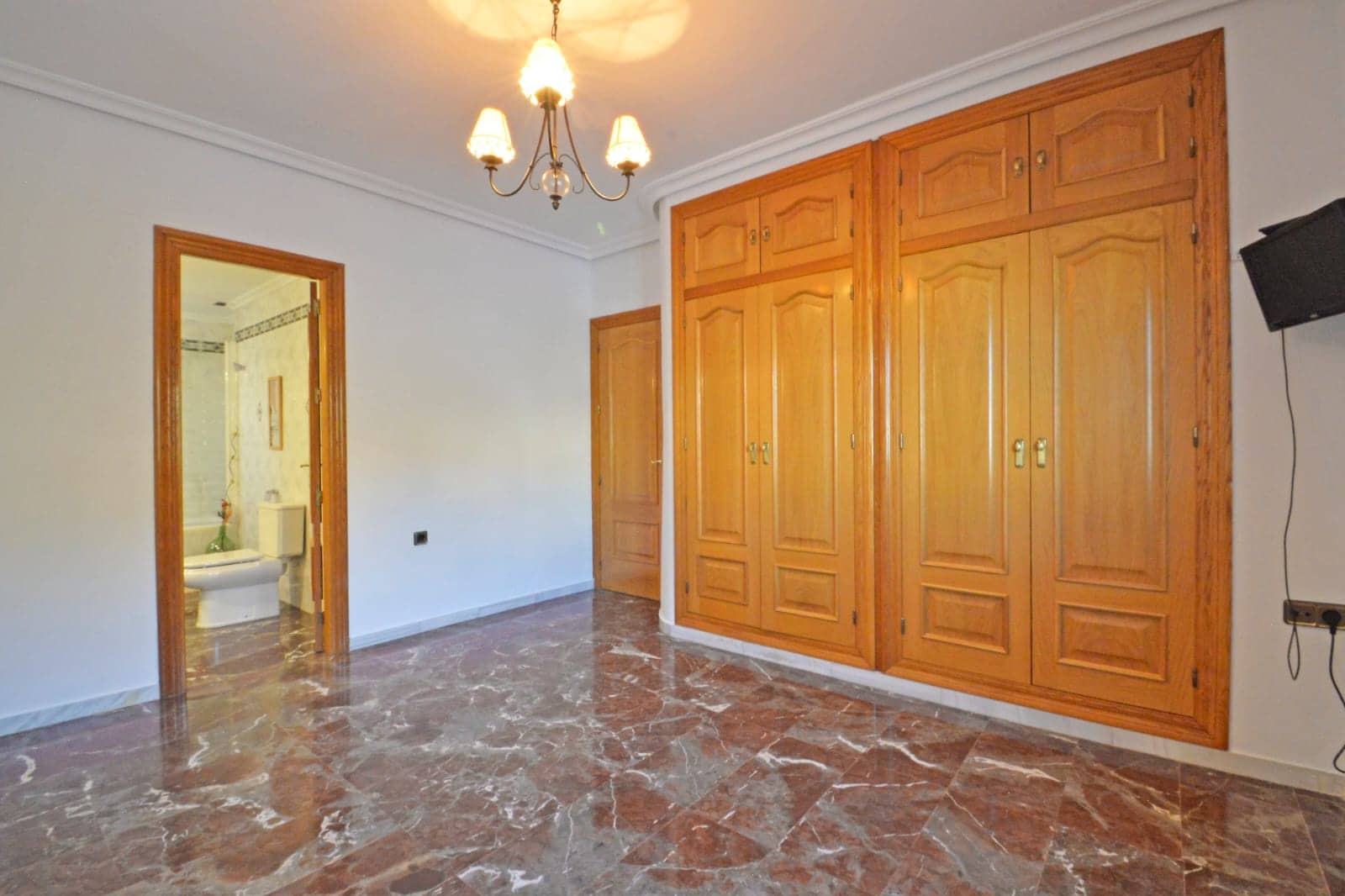 4 soveværelse Byhus til salg i Sax med swimmingpool - € 249.000 (Ref: 9194269)