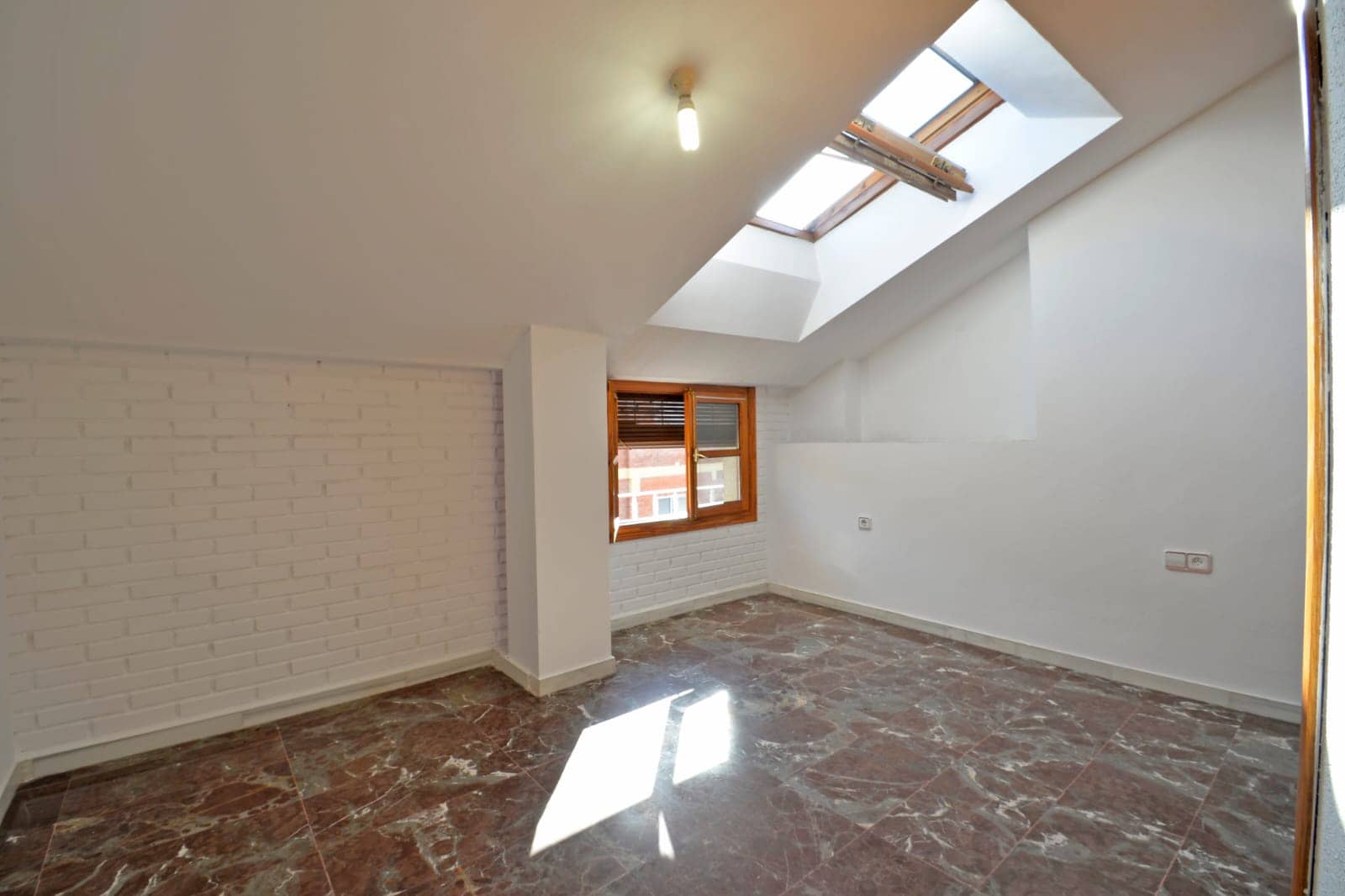 4 soveværelse Byhus til salg i Sax med swimmingpool - € 249.000 (Ref: 9194269)