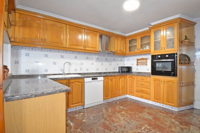 4 soveværelse Byhus til salg i Sax med swimmingpool - € 249.000 (Ref: 9194269)