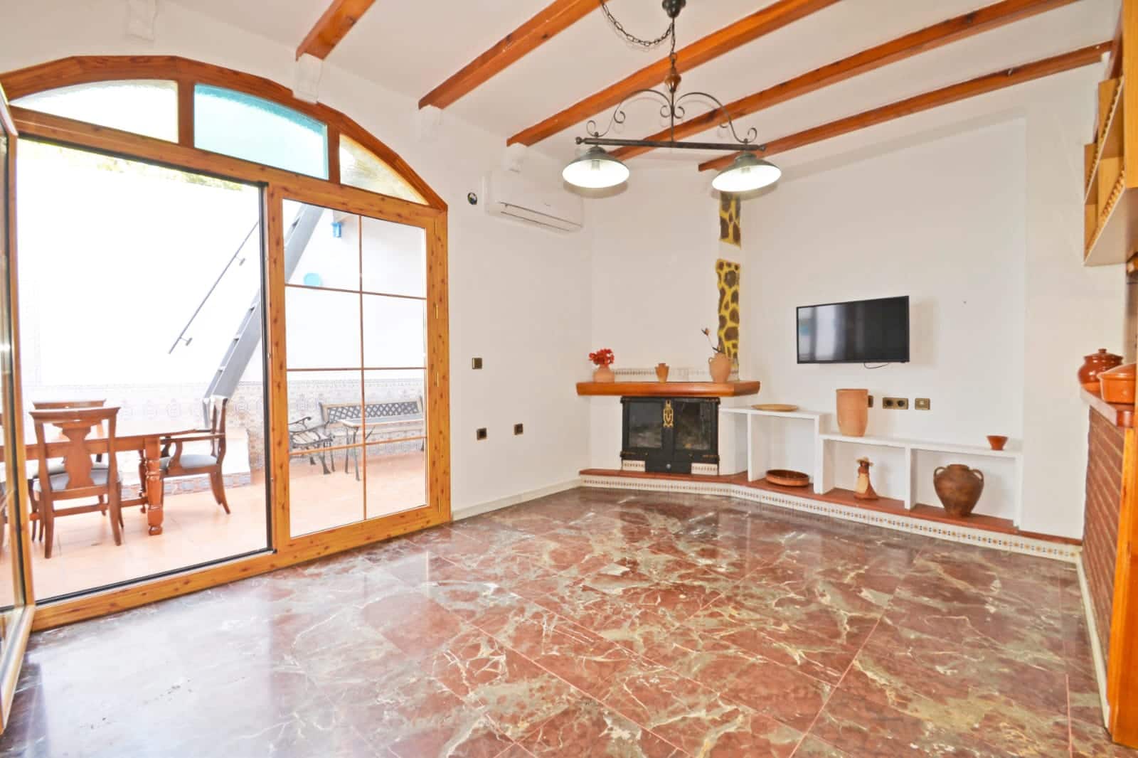 4 soveværelse Byhus til salg i Sax med swimmingpool - € 249.000 (Ref: 9194269)