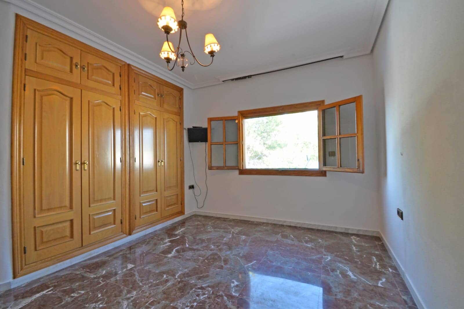 4 soveværelse Byhus til salg i Sax med swimmingpool - € 249.000 (Ref: 9194269)