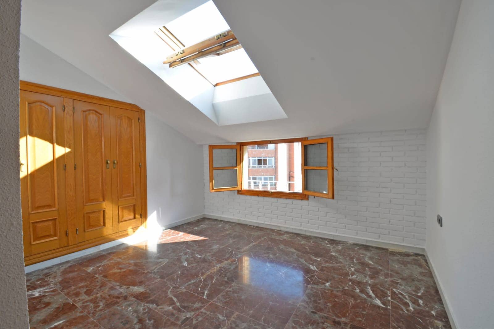 4 soveværelse Byhus til salg i Sax med swimmingpool - € 249.000 (Ref: 9194269)