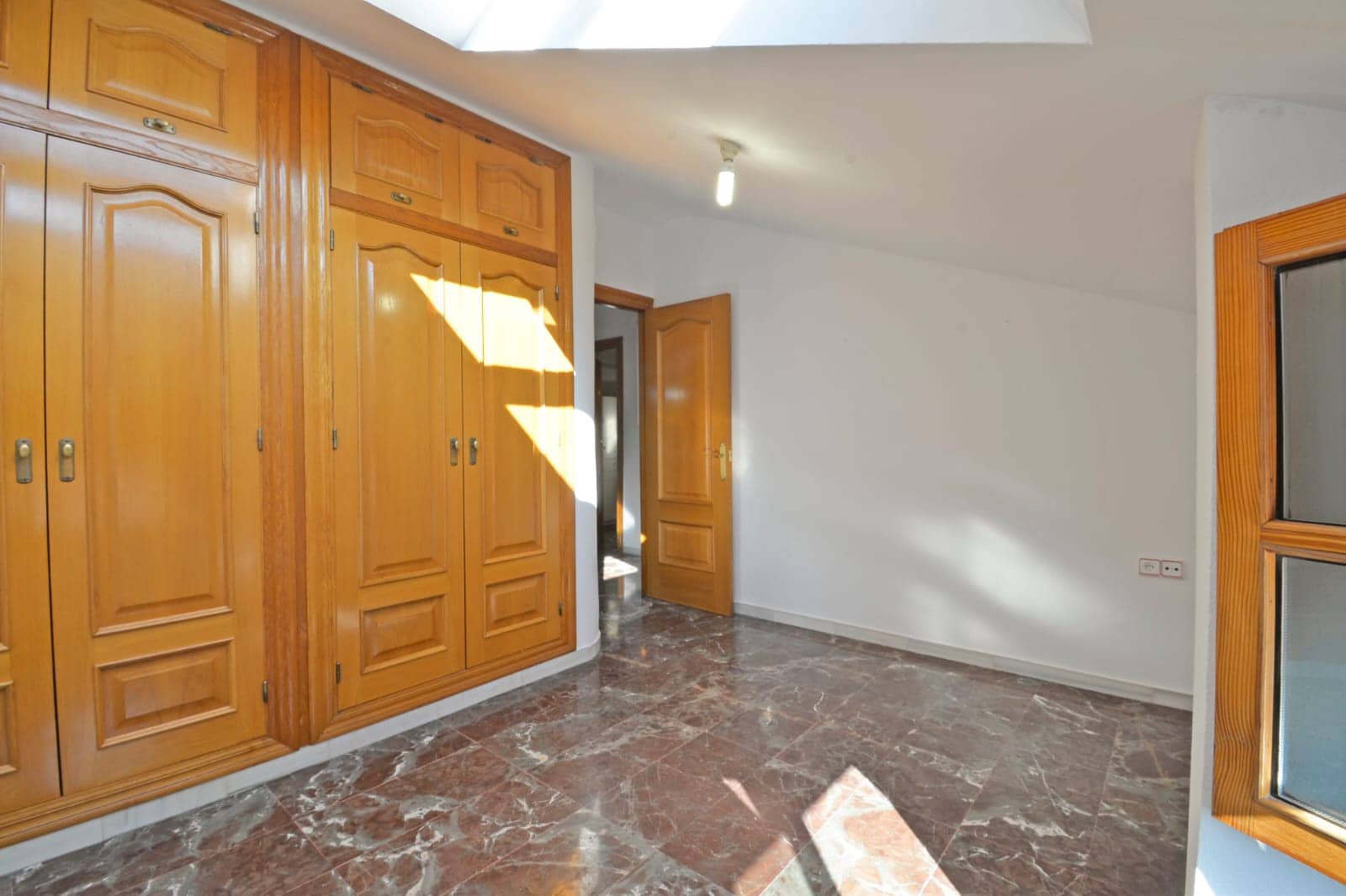 4 soveværelse Byhus til salg i Sax med swimmingpool - € 249.000 (Ref: 9194269)