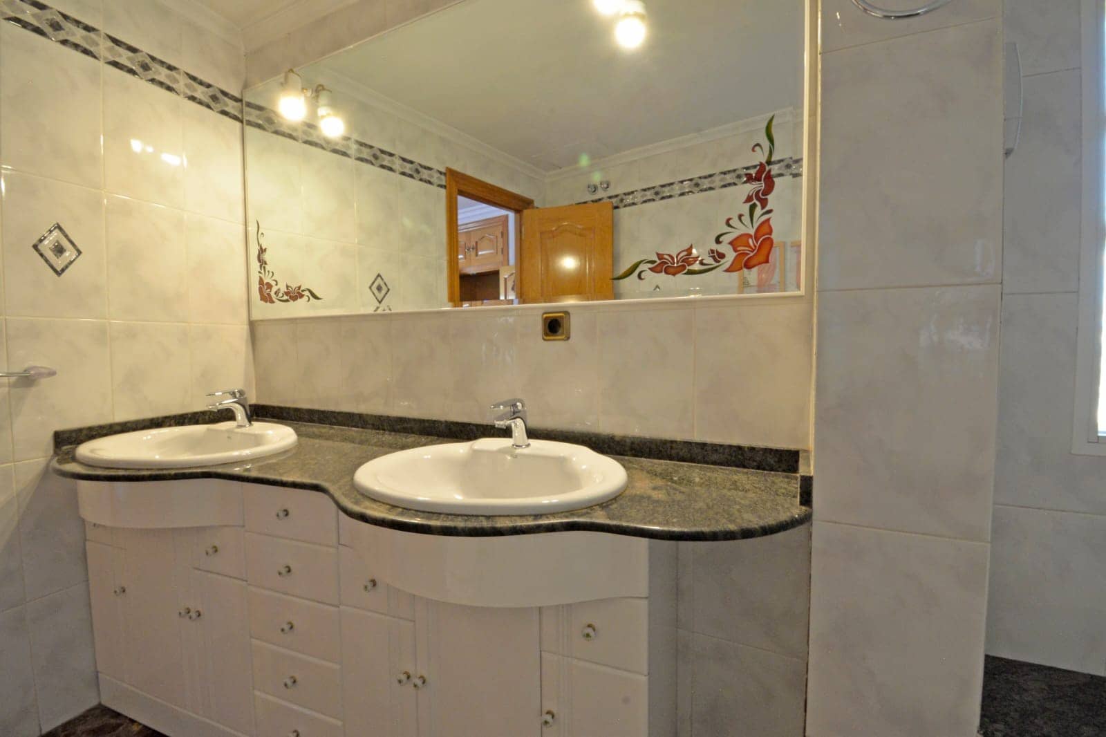 4 soveværelse Byhus til salg i Sax med swimmingpool - € 249.000 (Ref: 9194269)