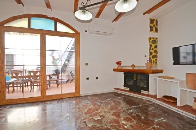 4 soveværelse Byhus til salg i Sax med swimmingpool - € 249.000 (Ref: 9194269)