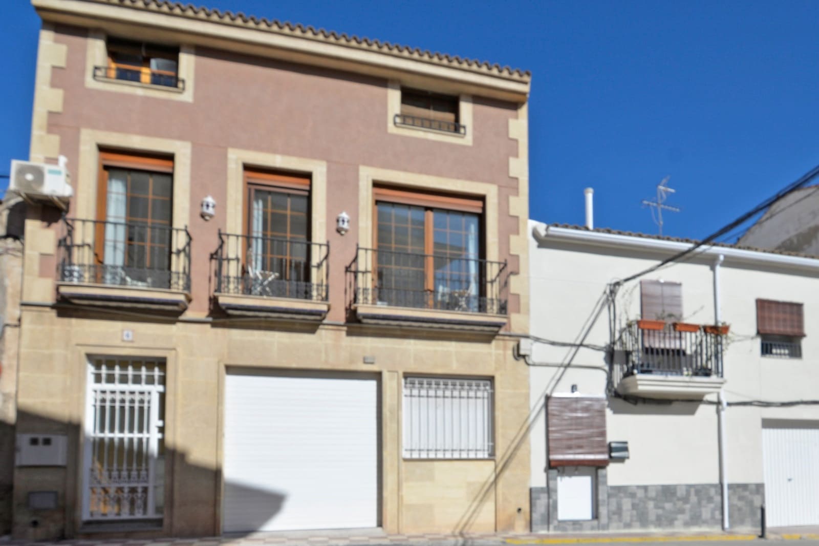 4 bedroom Townhouse for sale in Sax with pool - € 249,000 (Ref: 9194269)